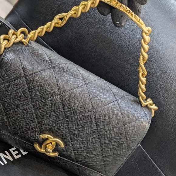 CHANEL Shoulder Bag Leather Grained Calfskin Gray with Gold Chain - Picture 7 of 16